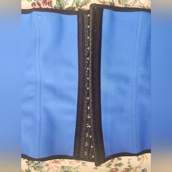 Waist training corset - Picture 2 of 5